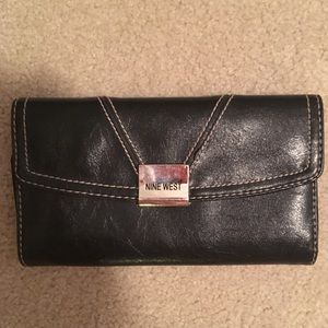 Women’s Nine West wallet